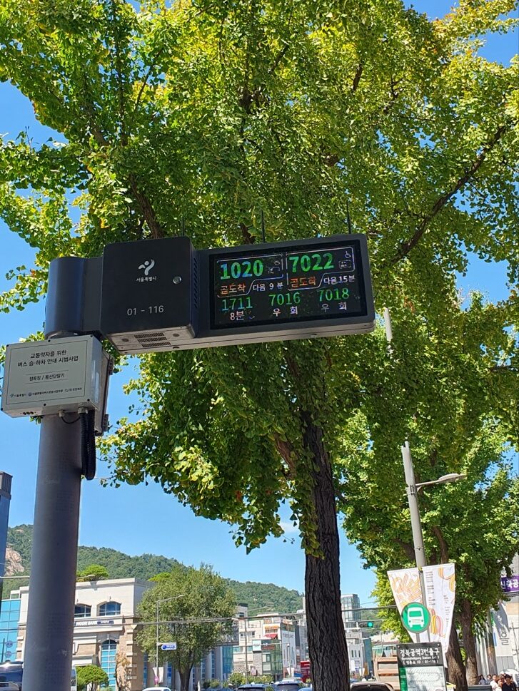 Electronic bus arrival display at a Seoul bus stop