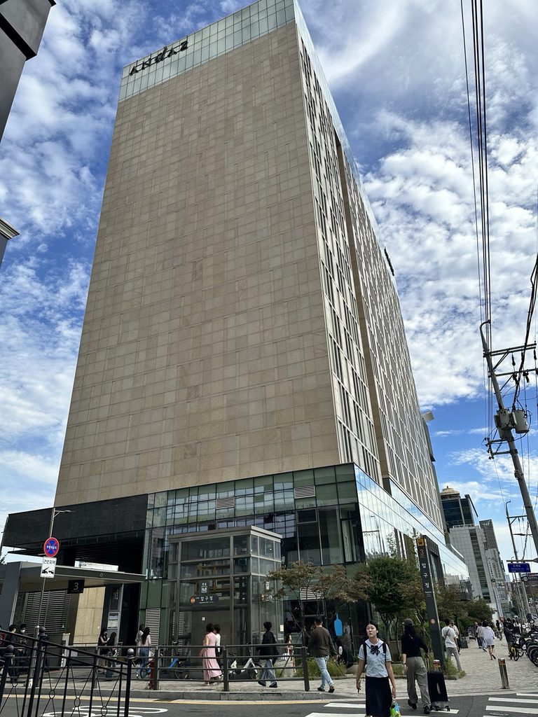 Entrance to Andaz Seoul Gangnam near Apgujeong Station